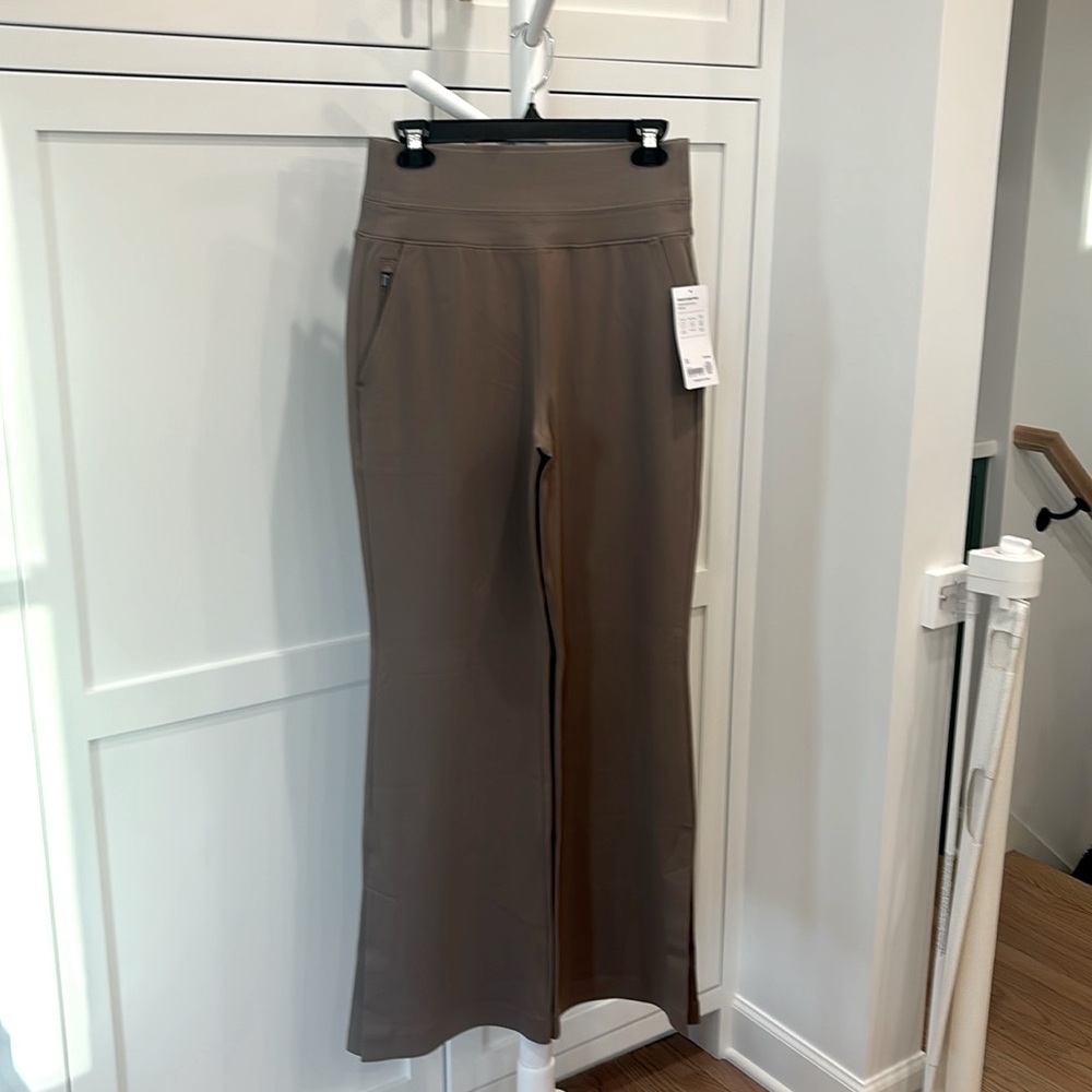 NWOT Athleta Venice Flare Pants small